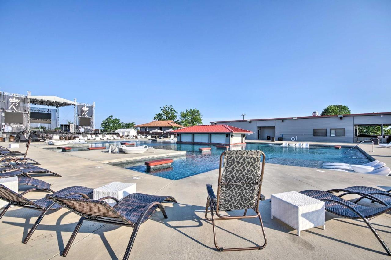 Ozarks Vacation Rental Condo With Lake View! Екстер'єр фото